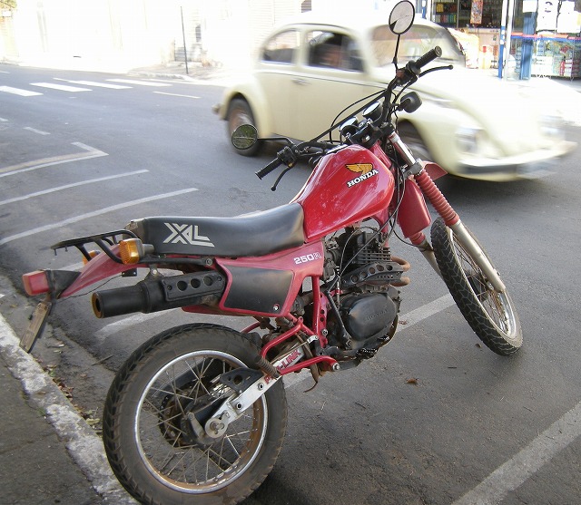 街で見かけたイカシたバイク Xl250r 地球の反対側にて ブラジル生活つれづれ